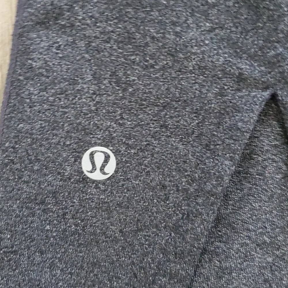 Lululemon Gather and Crop leggings Split Calf Sz 4